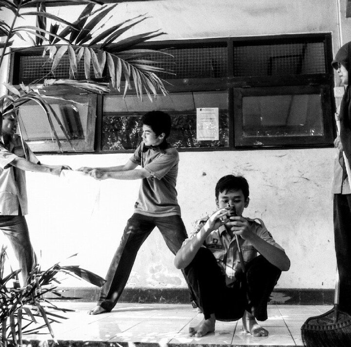 Dunia ini PANGGUNG SANDIWARA.